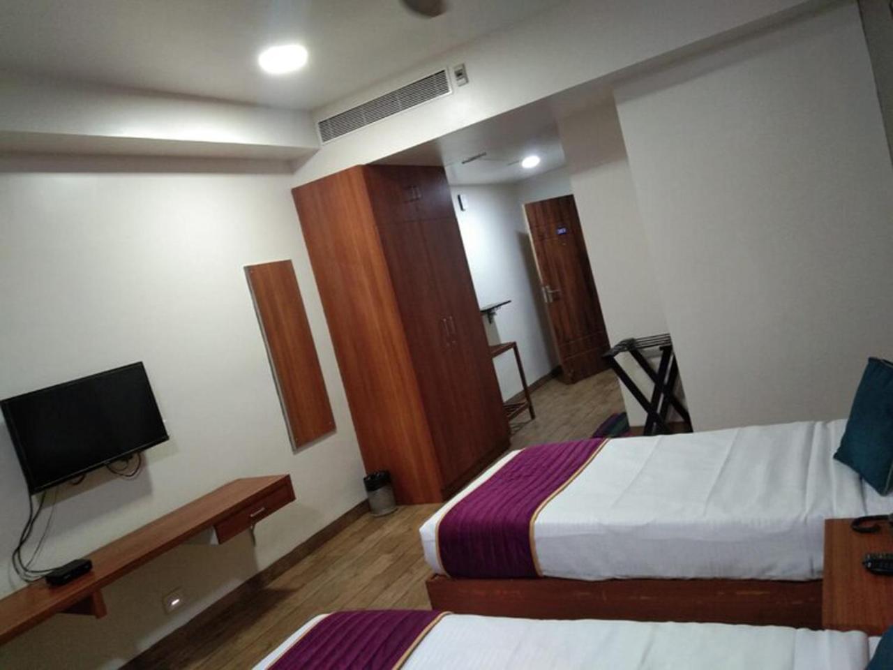 Dsquare Omr By K Hotels Chennai Bagian luar foto